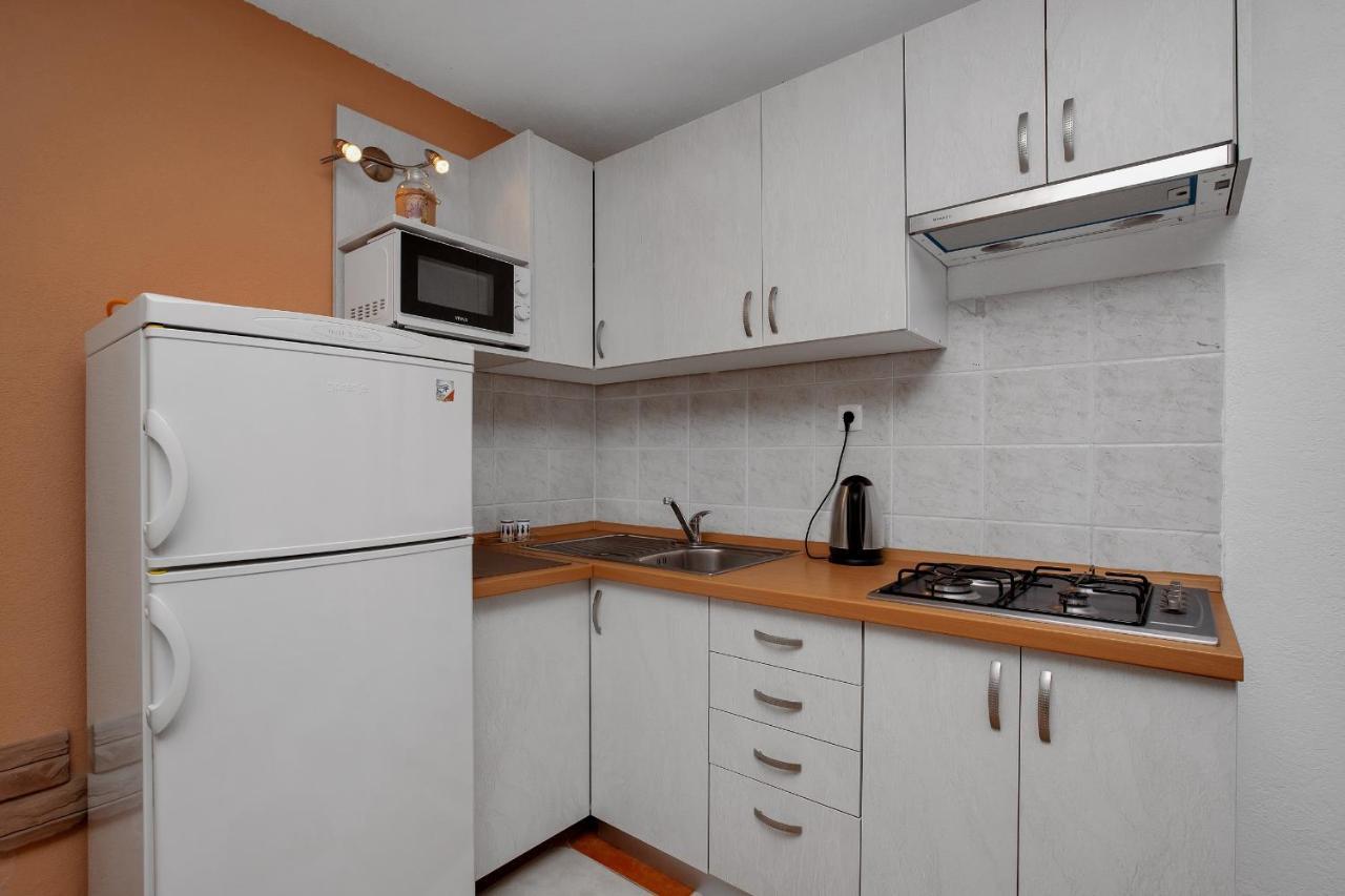 Apartments By The Sea Drasnice, Makarska - 2581 ภายนอก รูปภาพ