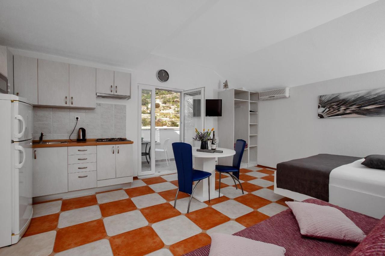 Apartments By The Sea Drasnice, Makarska - 2581 ภายนอก รูปภาพ
