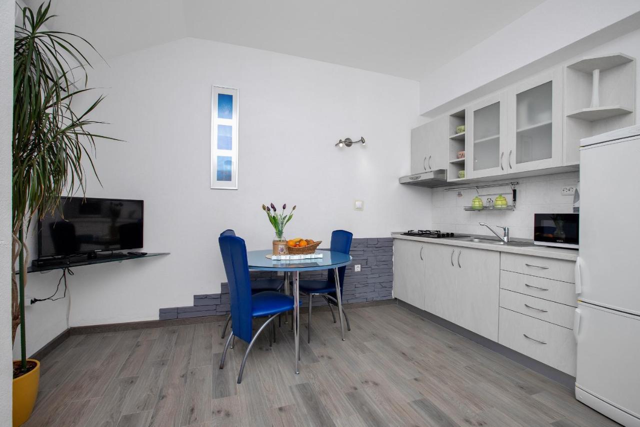 Apartments By The Sea Drasnice, Makarska - 2581 ภายนอก รูปภาพ