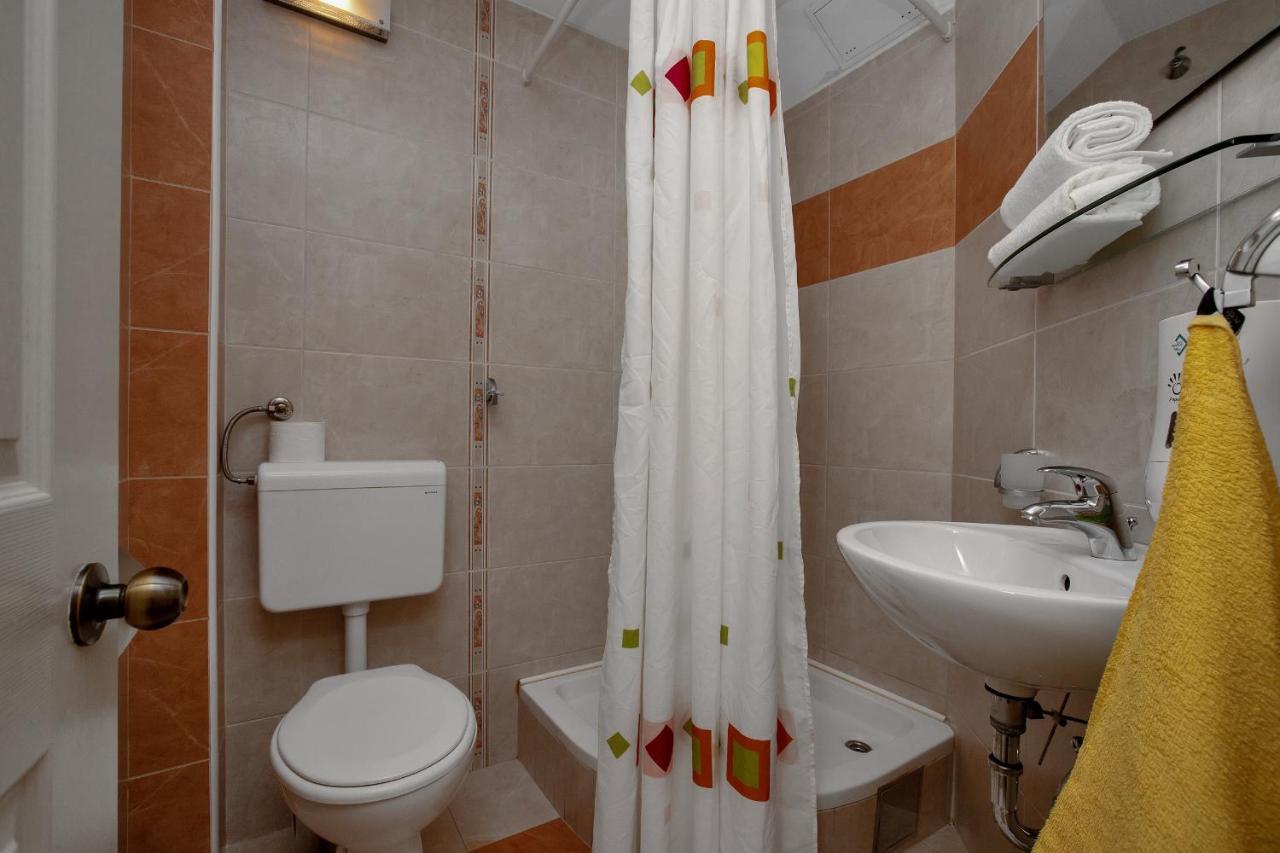 Apartments By The Sea Drasnice, Makarska - 2581 ภายนอก รูปภาพ