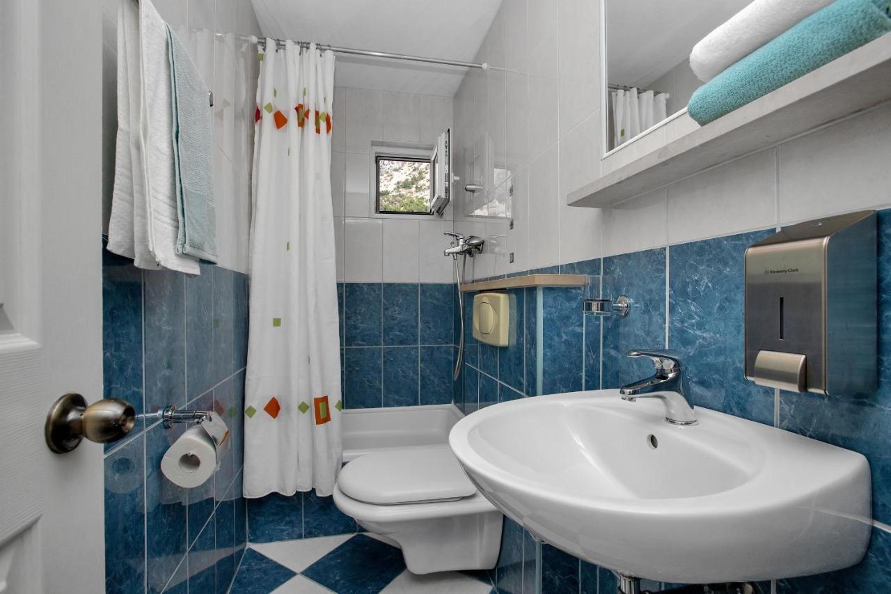 Apartments By The Sea Drasnice, Makarska - 2581 ภายนอก รูปภาพ