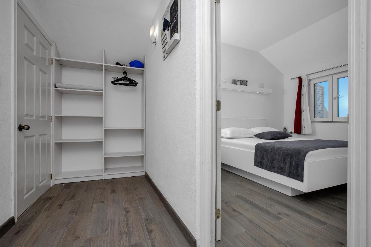 Apartments By The Sea Drasnice, Makarska - 2581 ภายนอก รูปภาพ