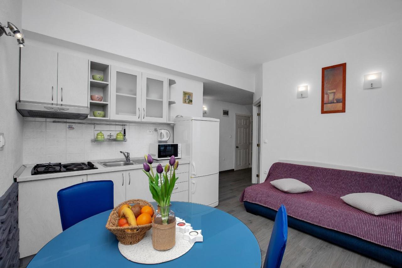 Apartments By The Sea Drasnice, Makarska - 2581 ภายนอก รูปภาพ